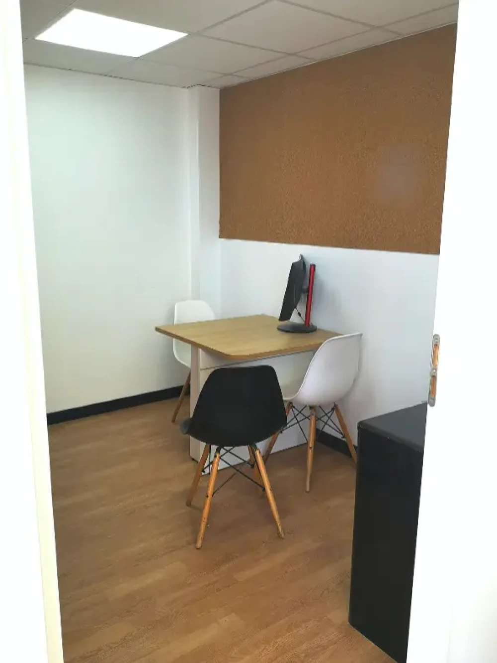 Bureau privé - 13012 - 12 postes - 2000€