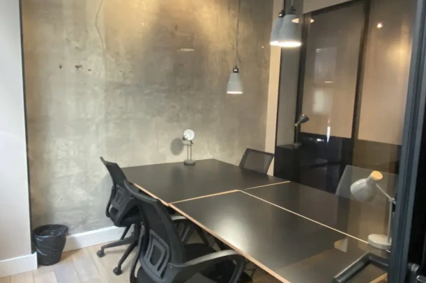 Bureau privé - 75008 - 4 postes - 1990€