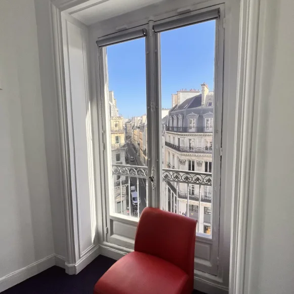 Bureau privé 15 m² 3 postes Location bureau Avenue de l'Opéra Paris 75001 - photo 8