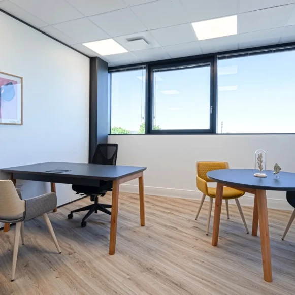 Bureau privé 6 m² 1 poste Location bureau Rue Océane Saint-Herblain 44800 - photo 1
