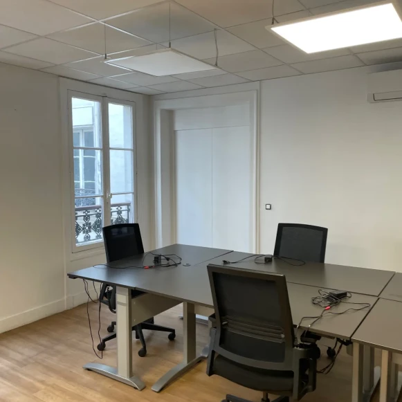 Bureau privé 34 m² 10 postes Coworking Rue de la Chaussée d'Antin Paris 75009 - photo 8