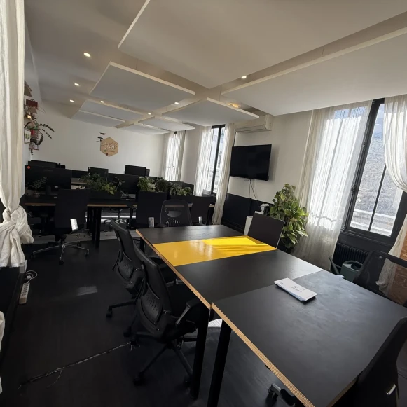 Bureau privé 46 m² 16 postes Coworking Rue du Dahomey Paris 75011 - photo 5