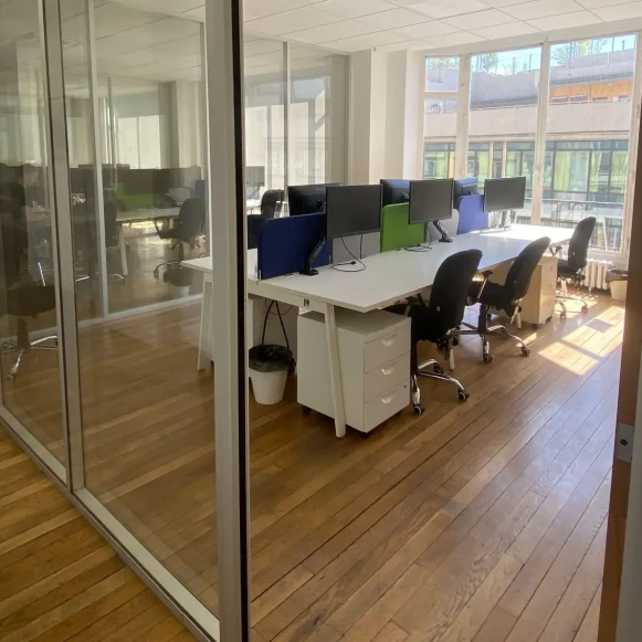 Bureau privé 25 m² 6 postes Coworking Rue du Renard Paris 75004 - photo 1