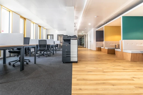 Open Space - 06200 - 6 postes - 330€