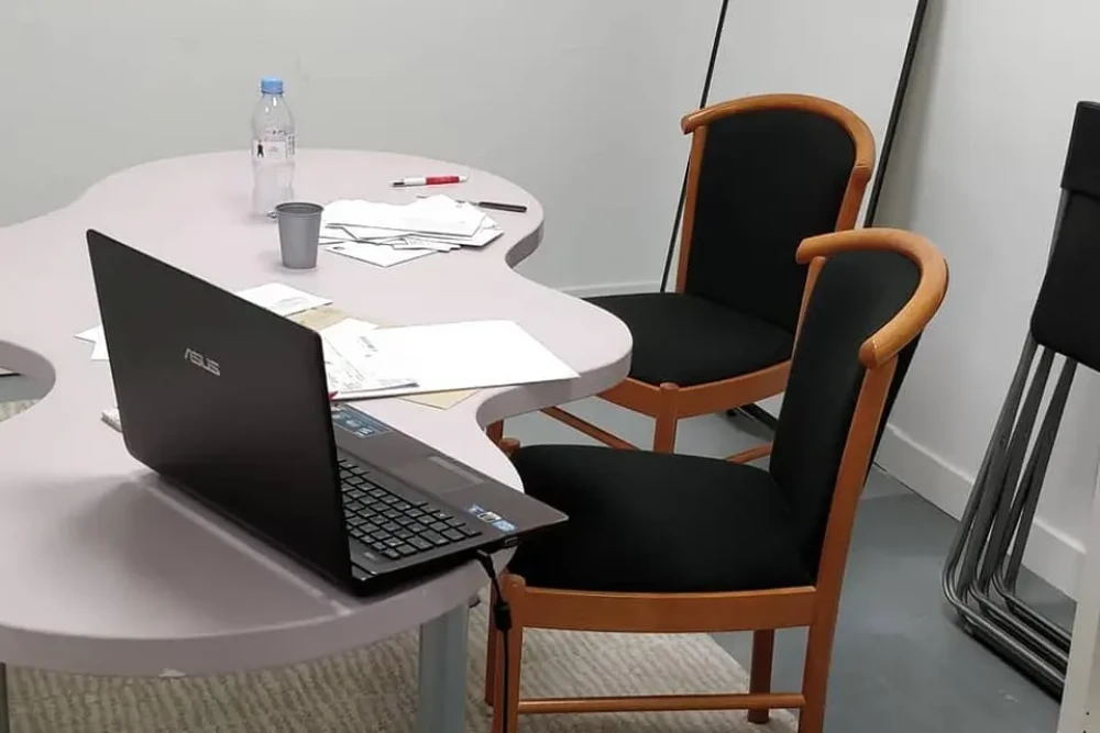Open Space - 83130 - 6 postes - 200€