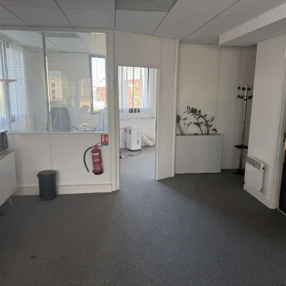 Espace indépendant 35 m² 6 postes Location bureau Boulevard Kellermann Paris 75013 - photo 2