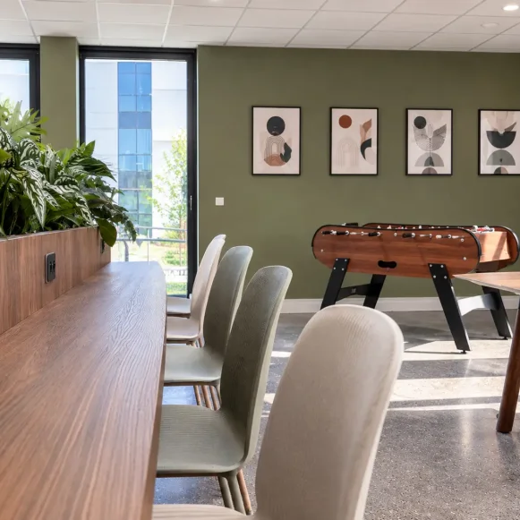 Bureau privé 7 m² 2 postes Coworking Allée des Parcs Saint-Priest 69800 - photo 4