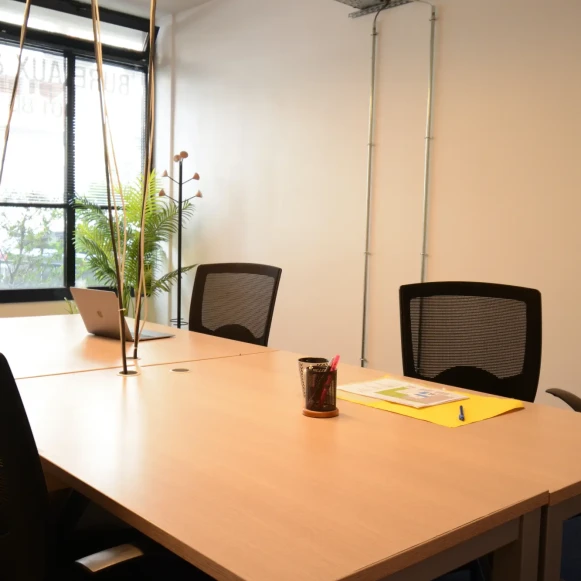 Bureau privé 22 m² 4 postes Coworking Rue des Cévennes Paris 75015 - photo 6