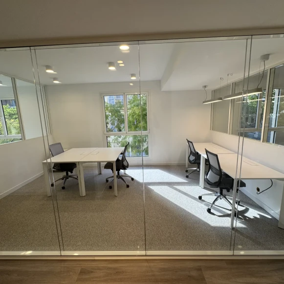 Bureau privé 15 m² 4 postes Location bureau Boulevard Carabacel Nice 06000 - photo 1