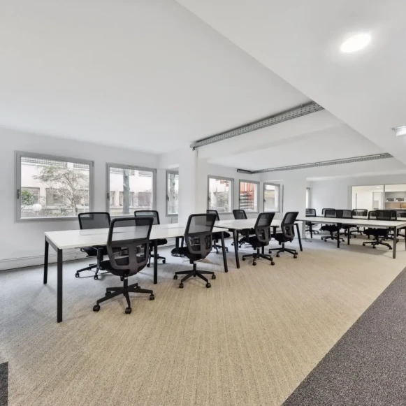 Bureau privé 325 m² 32 postes Coworking Boulevard de Picpus Paris 75012 - photo 1