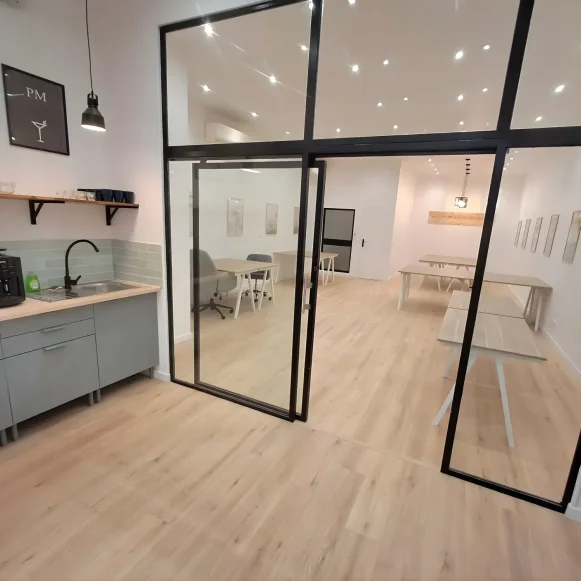 Open Space  18 postes Location bureau Rue Fort Notre Dame Marseille 13001 - photo 1