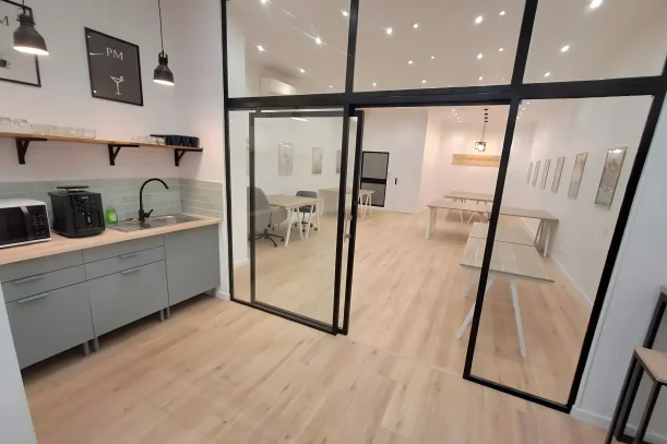 Open Space - 13001 - 18 postes - 230€