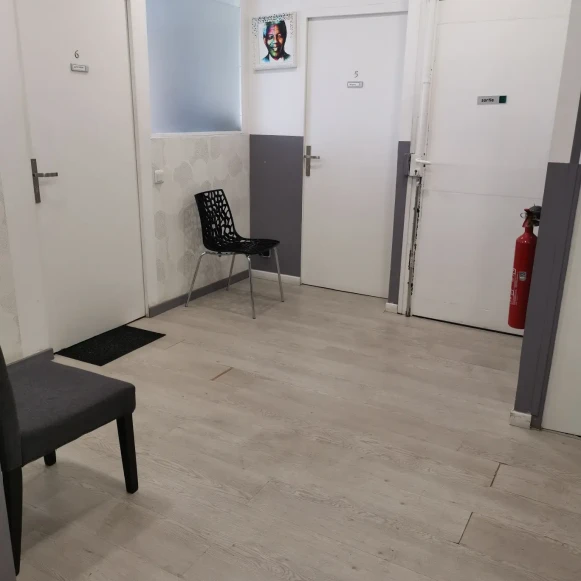 Bureau privé 20 m² 4 postes Location bureau Rue de Genève La Courneuve 93120 - photo 7
