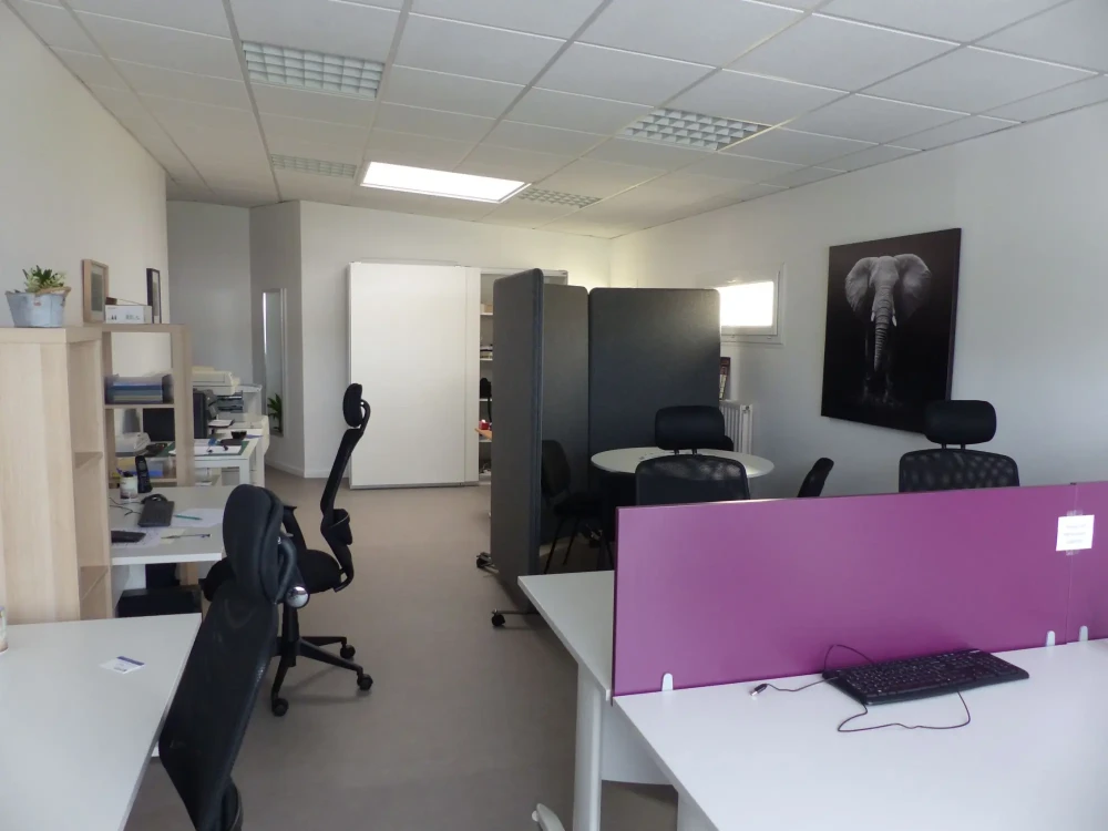 Open Space - 44120 - 4 postes - 220€