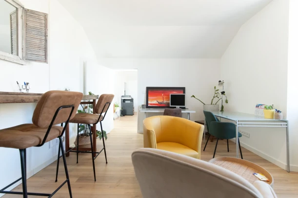 Open Space - 44300 - 8 postes - 249€