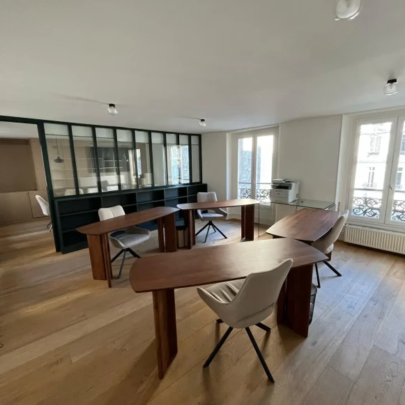 Espace indépendant 55 m² 8 postes Location bureau Rue Notre Dame de Nazareth Paris 75003 - photo 1