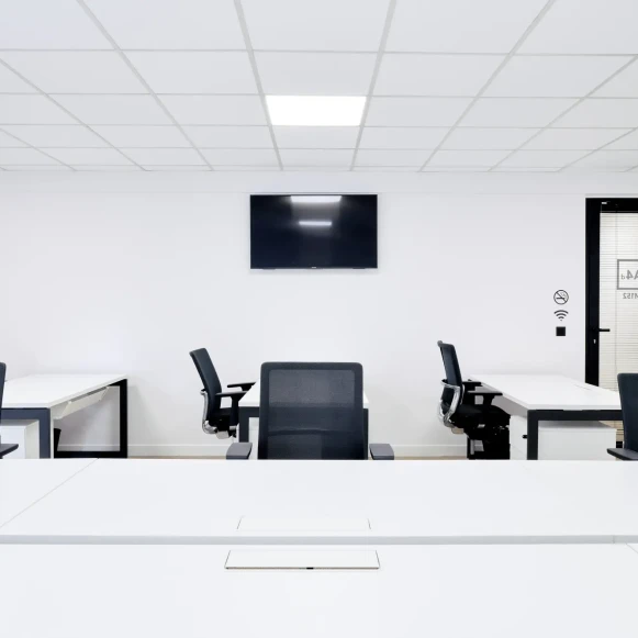 Bureau privé 44 m² 9 postes Coworking Rue de Paris Montreuil 93100 - photo 4