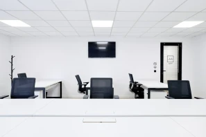 Bureau privé - 93100 - 9 postes - 2700€