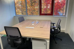 Bureau privé - 35760 - 3 postes - 1090€