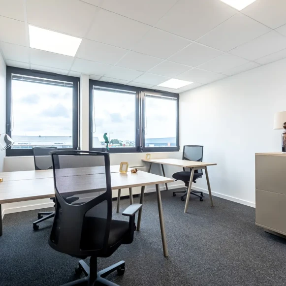 Bureau privé 14 m² 3 postes Location bureau Rue Thomas Edison Le Mans 72650 - photo 1