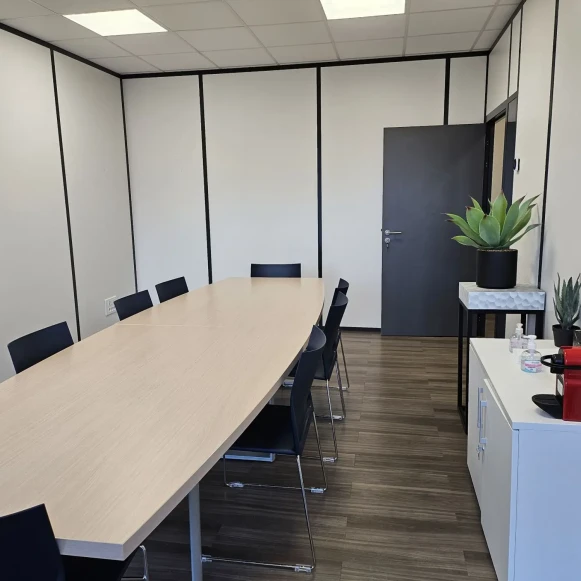 Bureau privé 15 m² 3 postes Location bureau Rue de Paris Noisy-le-Sec 93130 - photo 7