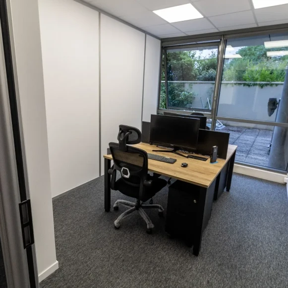 Bureau privé 12 m² 2 postes Location bureau Rue Jacques Daguerre Rueil-Malmaison 92500 - photo 2