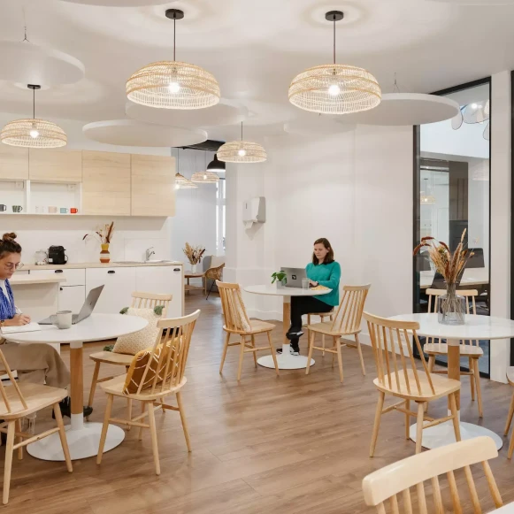 Espace indépendant 370 m² 70 postes Location bureau Rue des Petites Écuries Paris 75010 - photo 7