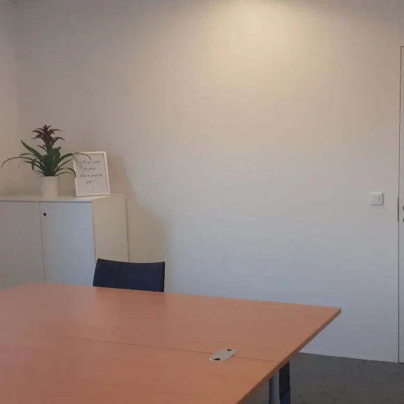 Bureau privé 17 m² 4 postes Coworking Voie de la Cardon Palaiseau 91120 - photo 1