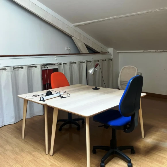 Bureau privé 38 m² 8 postes Location bureau Rue du Grand Prieuré Paris 75011 - photo 1