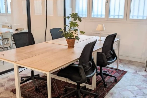 Open Space - 33000 - 5 postes - 195€