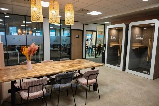 Open Space - 92000 - 17 postes - 242€