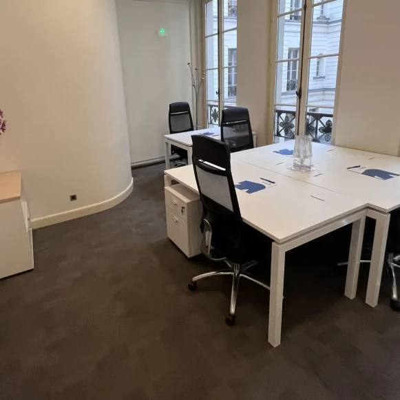 Bureau privé 15 m² 4 postes Location bureau Place de l'Opéra Paris 75009 - photo 1