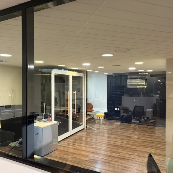 Bureau privé 35 m² 5 postes Coworking Rue Lagrange Paris 75005 - photo 2