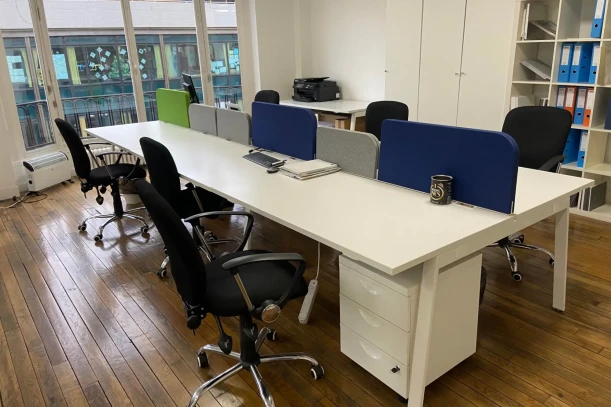 Bureau privé - 75004 - 8 postes - 2500€