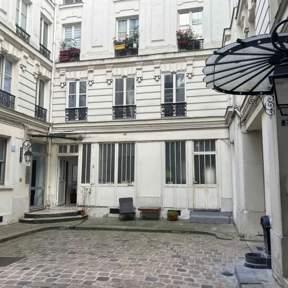 Bureau privé 100 m² 15 postes Coworking Rue des Trois Bornes Paris 75011 - photo 8