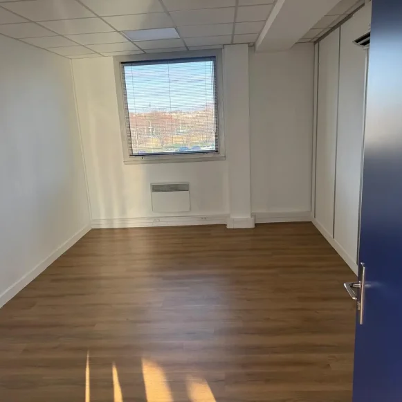 Bureau privé 213 m² 10 postes Location bureau Rue Nicolas Appert Lognes 77185 - photo 5
