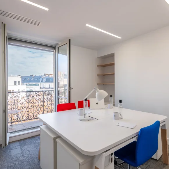 Espace indépendant 180 m² 33 postes Location bureau Avenue Marceau Paris 75016 - photo 1