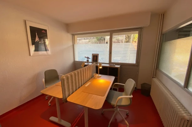Open Space - 84000 - 2 postes - 190€