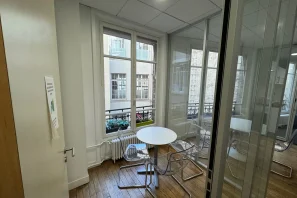 Bureau privé - 75004 - 4 postes - 1200€
