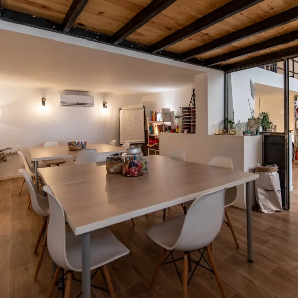 Bureau privé 25 m² 10 postes Coworking Avenue Jean Jaurès Carpentras 84200 - photo 1