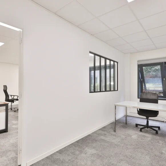 Bureau privé 45 m² 8 postes Location bureau Quai Gallieni Suresnes 92150 - photo 1