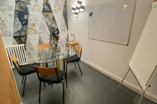 Open Space - 45000 - 10 postes - 180€