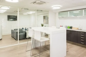 Bureau privé - 75010 - 1 poste - 376€