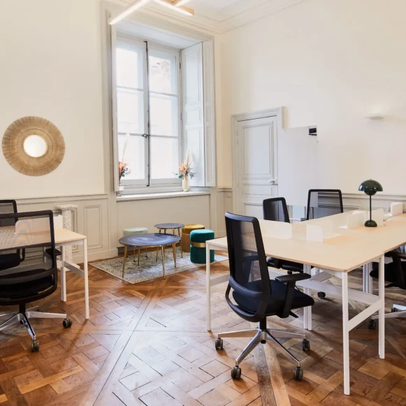 Bureau privé 17 m² 4 postes Coworking Rue Royale Paris 75008 - photo 11