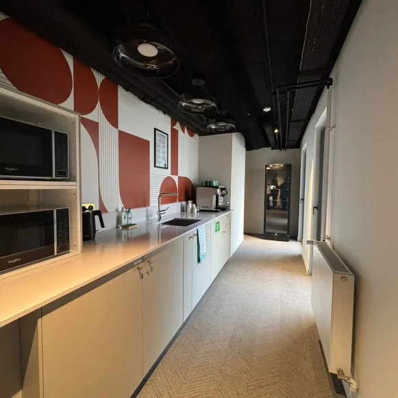 Bureau privé 13 m² 3 postes Coworking Square Alban Satragne Paris 75010 - photo 10