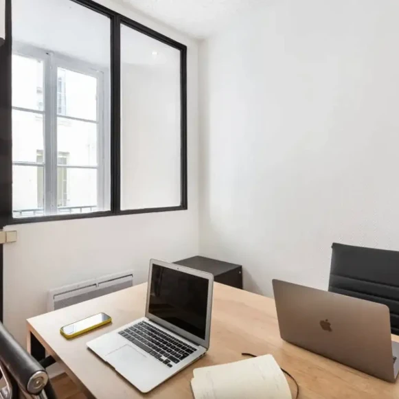Bureau privé 9 m² 2 postes Location bureau Rue Godot de Mauroy Paris 75009 - photo 1