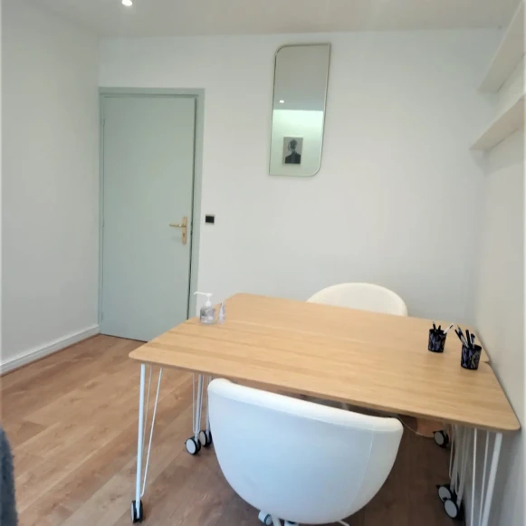 Bureau privé 11 m² 3 postes Coworking Rue la Fayette Paris 75009 - photo 2