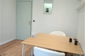 Bureau privé - 75009 - 3 postes - 930€