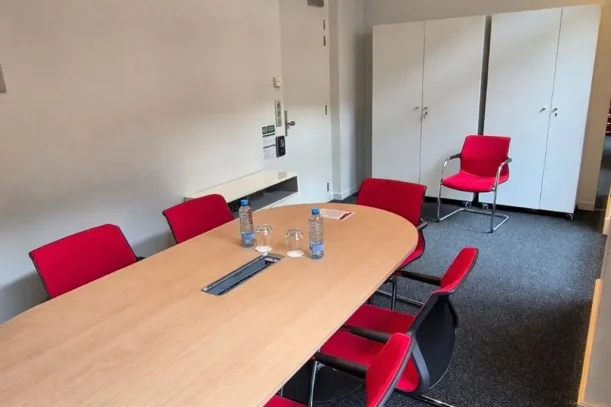 Bureau privé - 75008 - 5 postes - 2400€