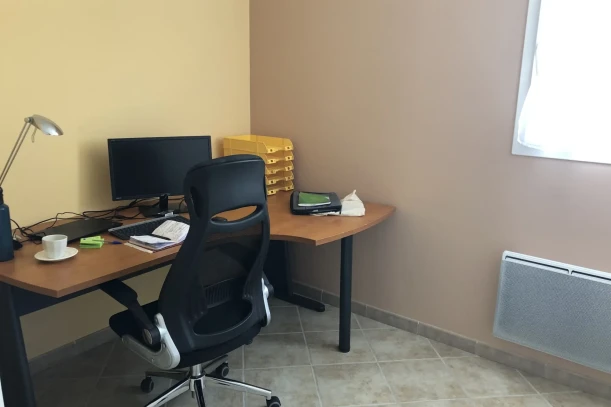 Bureau privé - 83470 - 1 poste - 390€